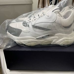 Dior Sneakers B22